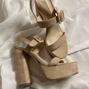 VINTAGE GLAM TAN PLATFORM HEELS BY FOREVER 21 (NEW)